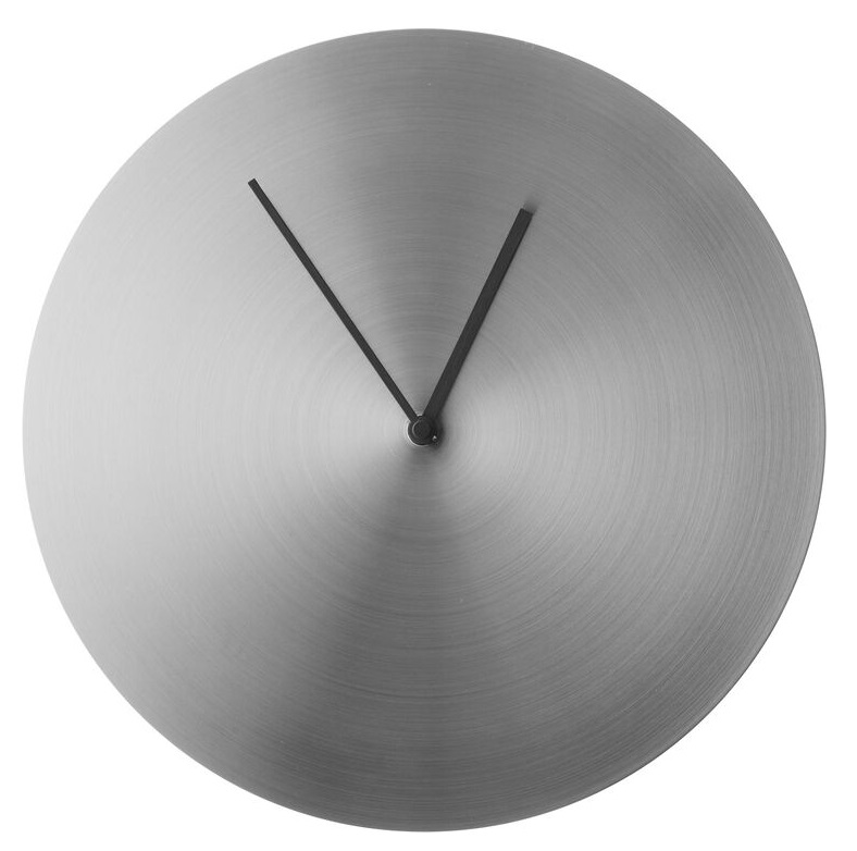 Seinäkello terästä tai rautaa