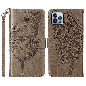 YB Imprinting -sarjan iPhone 15 Pro:n nahkakotelo jalustalla, lompakolla ja perhonen painatuksella, jossa remmi.